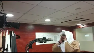 أول أذان للمؤذن إبراهيم المدني بالمسجد الحرام   أذان الفجر الأول الثلاثاء   رمضان     ه  دندنها