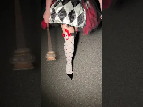 Guess who 😜🌹🌹🌹 Do you guys like my Red Queen costume? #halloween #foryou #trending #cosplay