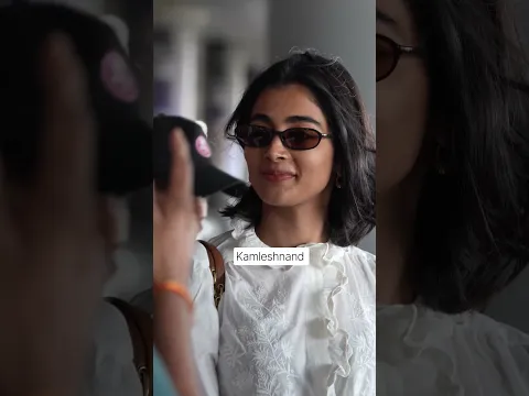 pooja hegde papped arriving in hyd