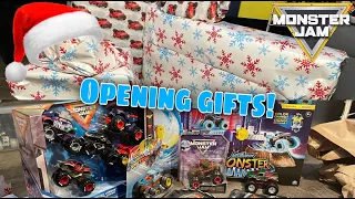 Download Unwrapping Monster Jam Diecast GIFTS For Christmas 2022 - Spin Master Monster Jam MP3