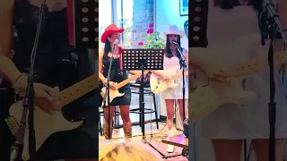 Two Sisters Sing “Like I’m Gonna Lose You” in Live Harmony 💛