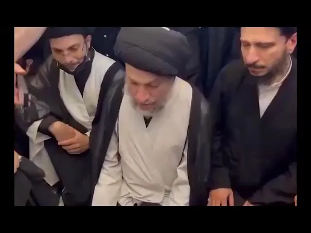 ⁣⭕️بالفيديو : بناء على الأعراف الحوزية و حفاظا على الأمانة .. اتلاف ختم فقيه اهل البيت عليهم السلام