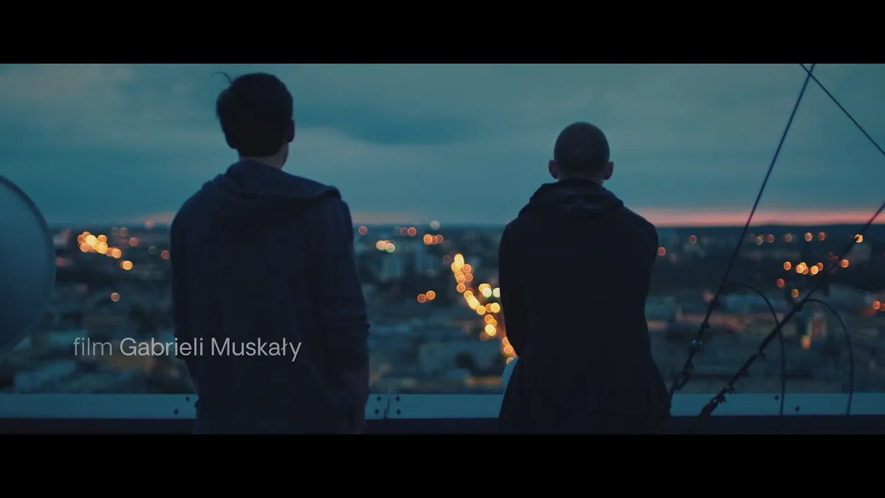 Zwiastun filmu Błazny online