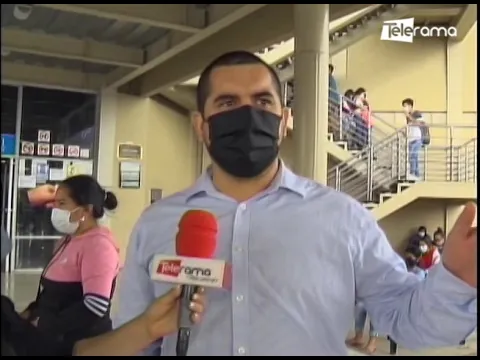 Alta afluencia de usuarios por cedulación en registro civil Martha de Roldós