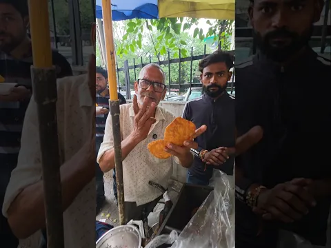 65 ki umr me khila rhe kachodi 😱 #viral #trending