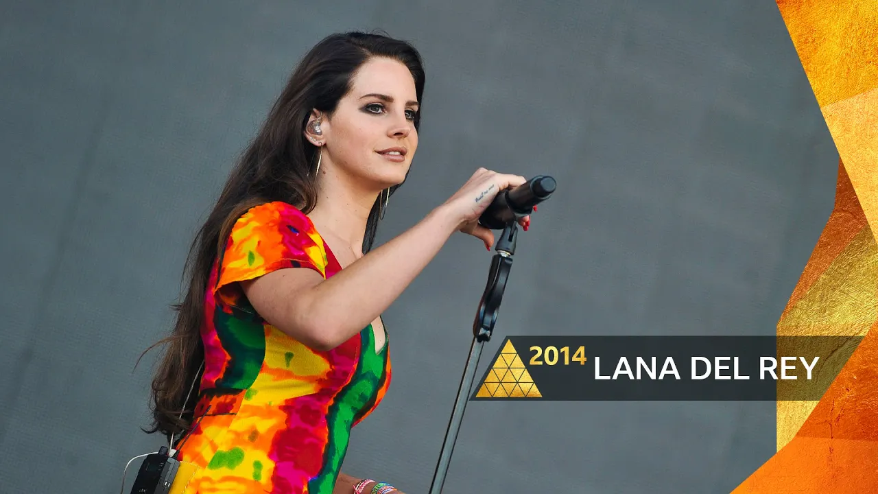 Lana Del Rey - Video Games (Glastonbury 2014)