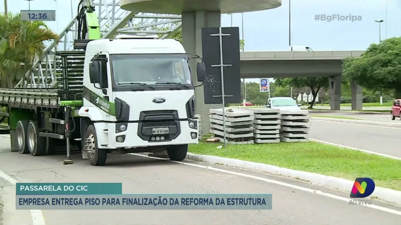 Passarela do CIC: empresa entrega piso para finalização da reforma da estrutura