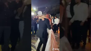 اجمد بوسه من العريس يلا تعالو يوتيوب هتالقو الرابط بالصفحة همسات الزفاف عروسة فرفوشة كتب الك 