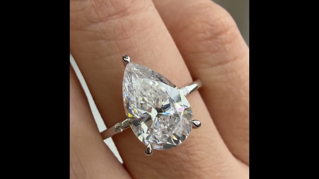 Clara丨2CT Lab-Grown Diamond Pear Engagement Ring