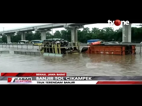 Puluhan Truk Mogok Terendam Banjir di Tol Cikampek | tvOne