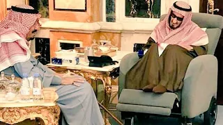 الملك سلمان يزور أخيه الأمير بندر بن عبدالعزيز في قصره دندنها
