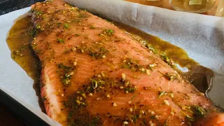 تتبيلة سحرية لسمك السلمون مع الصوص الخاص من المطبخ الاوربي 