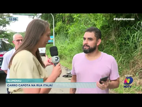 Carro capota e bate contra veículo da Receita Federal em Blumenau