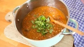 Heute koche ich Spaghetti mit Hackfleischsoße, die in meiner Familie mittlerweile zu der Lieblings-N. 