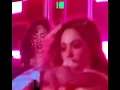 TINI y La Joaqui cantando “Muñecas” en la noche tres de #FUTTTURA