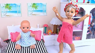 Download Mama and baby dolls family morning routine stories I PLAY DOLLS MP3