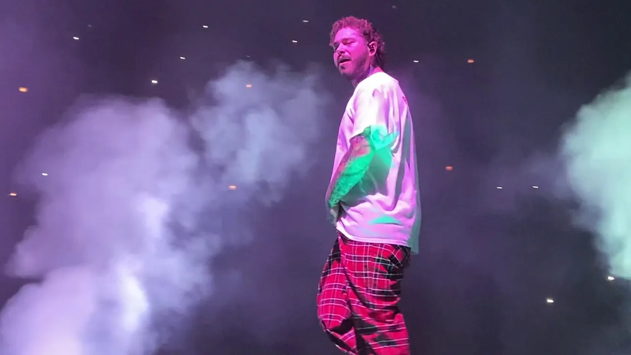 Post Malone - Candy Paint (Runaway Tour Chicago) Post Malone - Candy Paint (Runaway Tour Chicago)