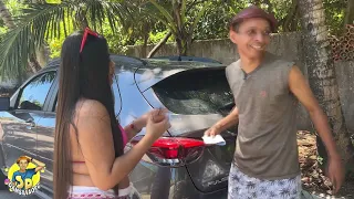 SEVERINO TROCA O PNEU E FICA DE OLHO NA RODA