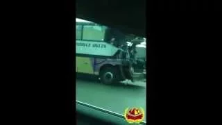 اتوبيس عجيب  ماشي في نور الله  دندنها