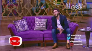 معكم منى الشاذلى   كريم قاسم عائلته تتكون من مسلمين ومسيحين ويهود   حكاية غريبة  دندنها