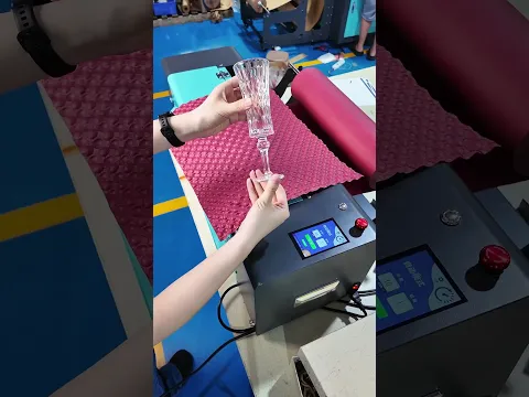 Machine à bulles en papier kraft, papier solide absorbant les chocs pour un transport transfrontalier sans dommages.