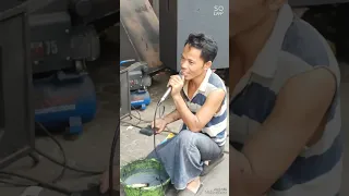 viral tukang bok saud menyanyikan lagu terbayang bayang ona sutra