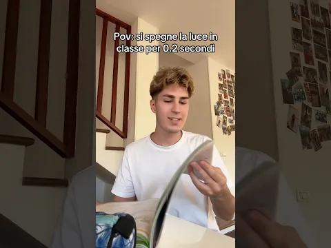 Quando si spegne la luce in classe 🤣 - Edoardo Caló