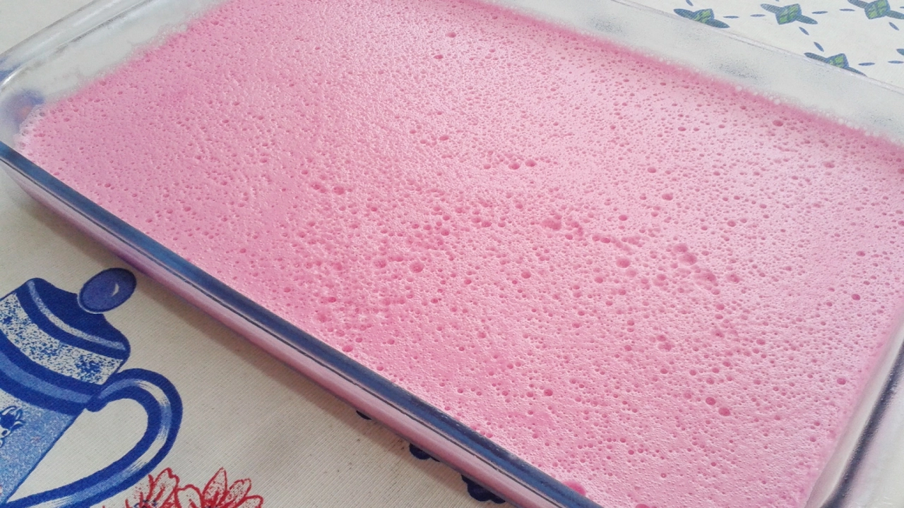 Papai Kabonga ensina o passo a passo de como fazer sobremesa fácil, rápida e prática. Gelatina cremo. 
