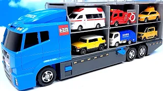 トミカのミニカーのはたらくくるまをチェックしてコンボイへ収納します