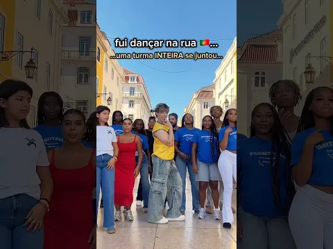 o PROFESSOR deles 🇵🇹 apareceu!! 😭😱 turma inteira dançou (e ela joga - Dancinha) #shorts