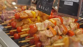 Brochettes et marinades : les dérives cachées du rayon boucherie