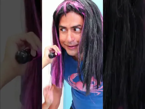 Kızıl Kapıdan Gizemli Adam’a! 🚪😲 Renkli Peruk Şovu! 🌈🎭🤩