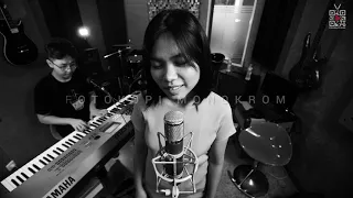 Download FOTOKOPI MONOKROM: Nova Chintya ft Owen - Hero (Mariah Carey) MP3