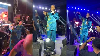 money rained on flavour as he praise egedegebe women on his live performance in enugu