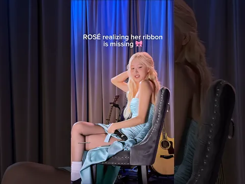 Rosé realising her ribbon is missing 😱