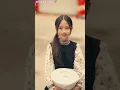 全城都在追殺那個滿頭是血的紅髮少年，孤女卻偷偷將他救下！她以為只是救了一個陌生人，誰知他竟是小城人人忌憚的「毒藥」，臨走還留下神祕包裹！#青春虐戀 #命運相遇 #短劇