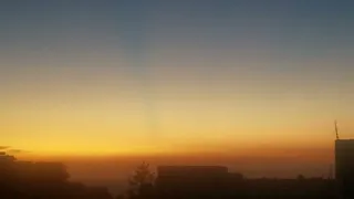 لحظة لا تتكرر أثناء الثصوير و بالتحديد 21رمضان و في وقت غروب الشمس شاهدة سهم او شعاع يصعد الى السماء 