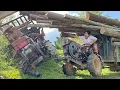 Download Lagu Kendaraan pertanian yang mengangkut kayu cukup berbahaya saat mengangkut kayu besar.