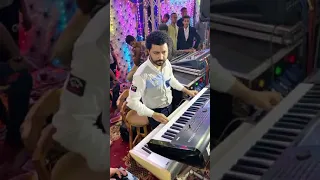 مصطفي باسط كان لك معابا و هو صحيح الهوي غلاب شوف تفاعل الناس معاه 