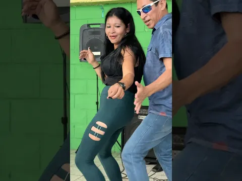 La ROBOOTINA baila junto a picadito