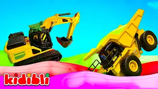 Sarı oyuncak araçlar şeker ve slime taşıyor! 🍭🍬