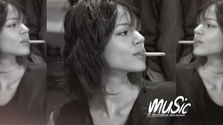 اغاني استكنان لما بتطلع بعيونك عمري بيحلى 