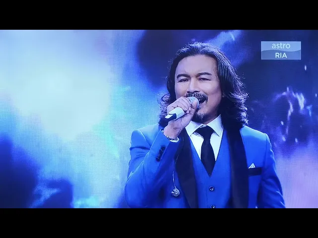 Download MP3 Showcase Lejen Ria Ending Anuar Zain, Ernie Zakri & Dina (Live) - Sedetik Lebih