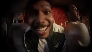 ويجز الجديد باجي وفي ايدي الرضاعه عشان اغذي النونه دندنها