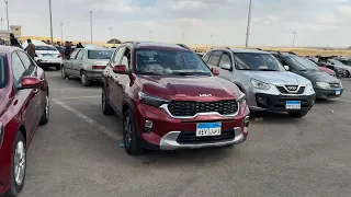 مقارنة الأسعار  تنافس كبير بين التجار وملاك السيارات في السوق دندنها