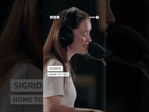 ‘home to you (this christmas)’ for radio 1’s piano session 🫶🎄