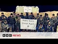Download Lagu Anti-Islamic US biker gang members run security at deadly Gaza aid sites | BBC News