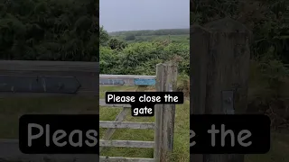 Please close the gate.