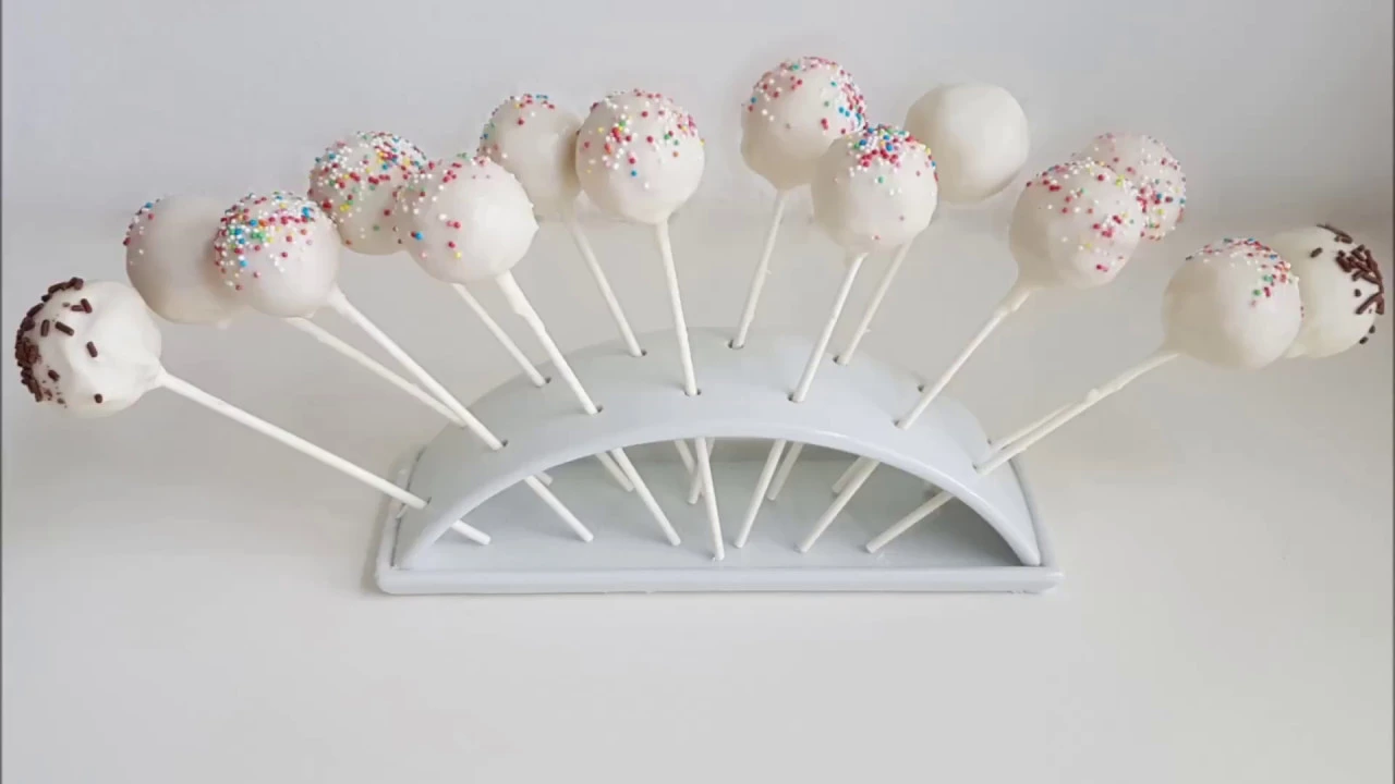 Heute zeigt Kim euch wie ihr ganz einfach CAKEPOPS zu Hause nachmachen könnt Hier Geht's zu (KALTEN . 