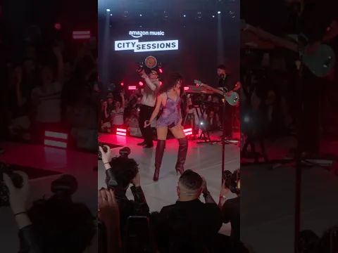 hey Mali gracias por acompañarme a cantar SI SE ACABA EL MUNDO por primera vez en vivo✨